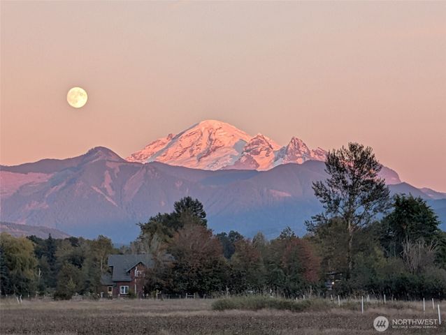 2749 Murphy Place, Bellingham, WA 98226