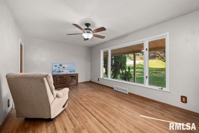 18378 WELLS FERRY Road, Bettendorf, IA 52722