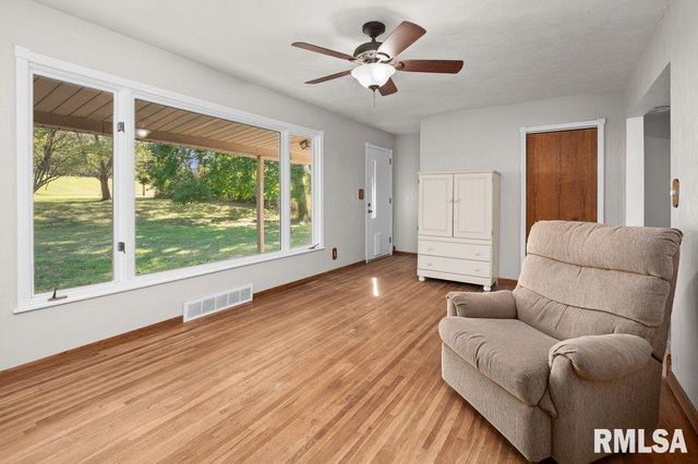 18378 WELLS FERRY Road, Bettendorf, IA 52722