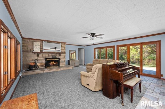 18378 WELLS FERRY Road, Bettendorf, IA 52722