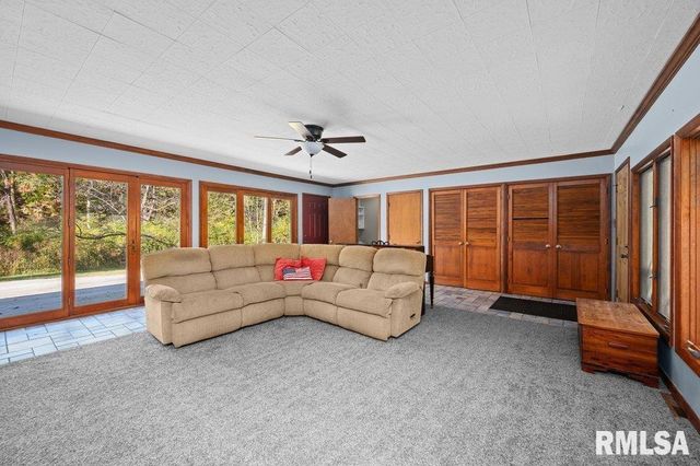 18378 WELLS FERRY Road, Bettendorf, IA 52722
