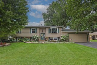 17613 W Meadowbrook Drive, Grayslake, IL 60030