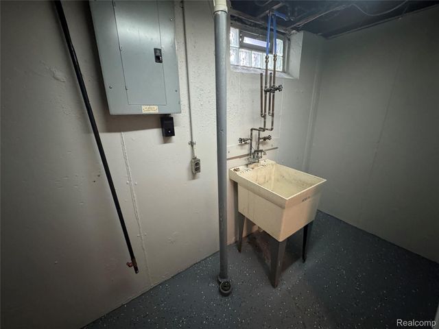 26301 Fernwood Street, Roseville, MI 48066