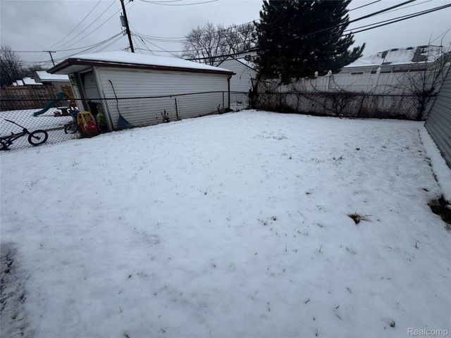 26301 Fernwood Street, Roseville, MI 48066