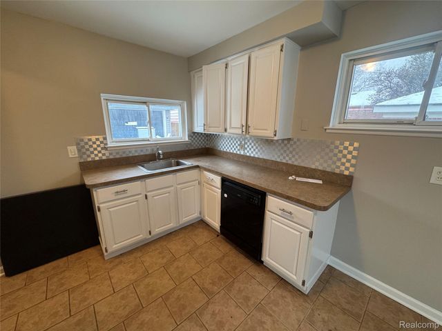 26301 Fernwood Street, Roseville, MI 48066