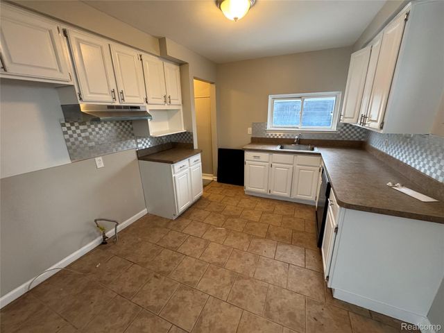 26301 Fernwood Street, Roseville, MI 48066