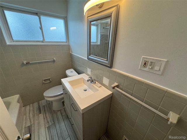 26301 Fernwood Street, Roseville, MI 48066