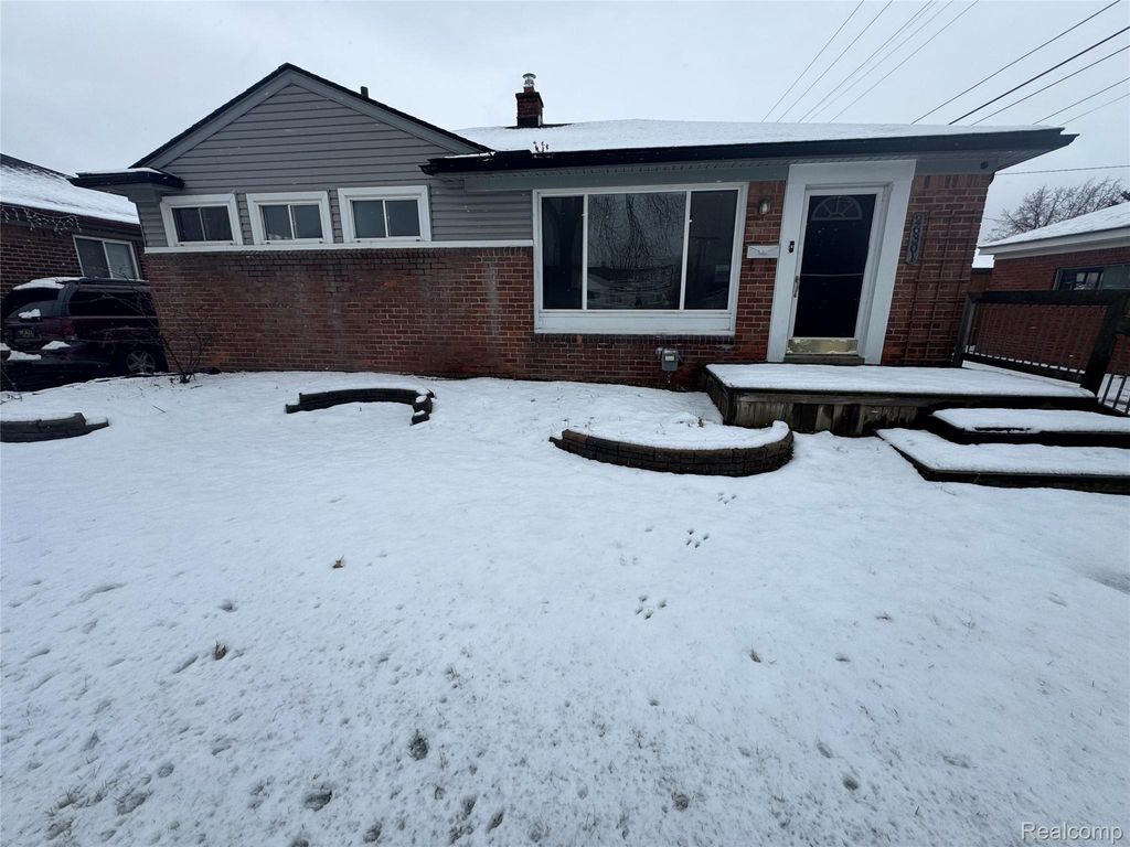 26301 Fernwood Street, Roseville, MI 48066