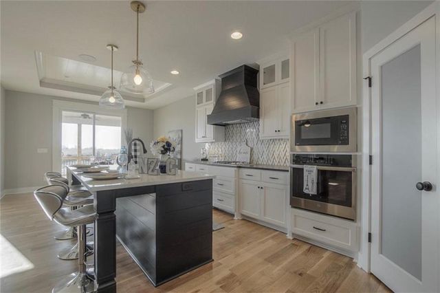 2303 SW Serena Place, Lee's Summit, MO 64082