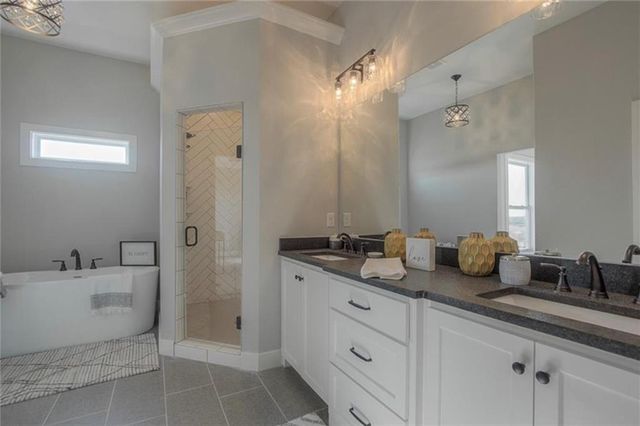 2303 SW Serena Place, Lee's Summit, MO 64082