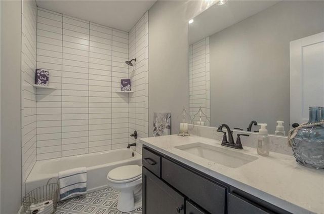 2303 SW Serena Place, Lee's Summit, MO 64082