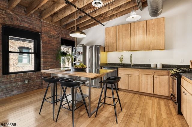 61 New Jersey Railroad Ave 13, Newark City, NJ 07105