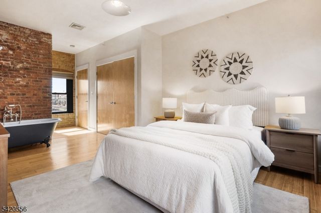 61 New Jersey Railroad Ave 13, Newark City, NJ 07105