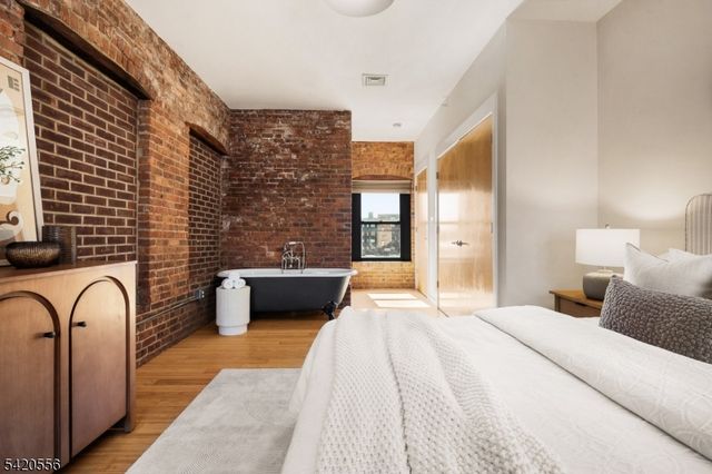 61 New Jersey Railroad Ave 13, Newark City, NJ 07105