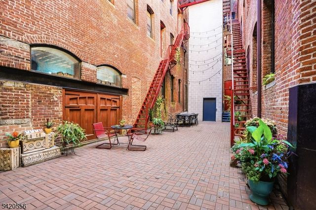 61 New Jersey Railroad Ave 13, Newark City, NJ 07105