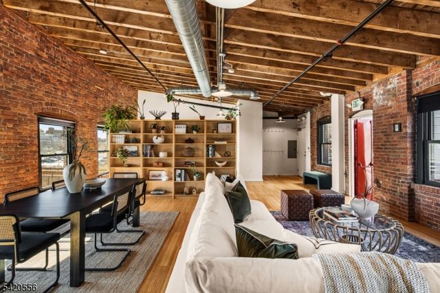 61 New Jersey Railroad Ave 13, Newark City, NJ 07105