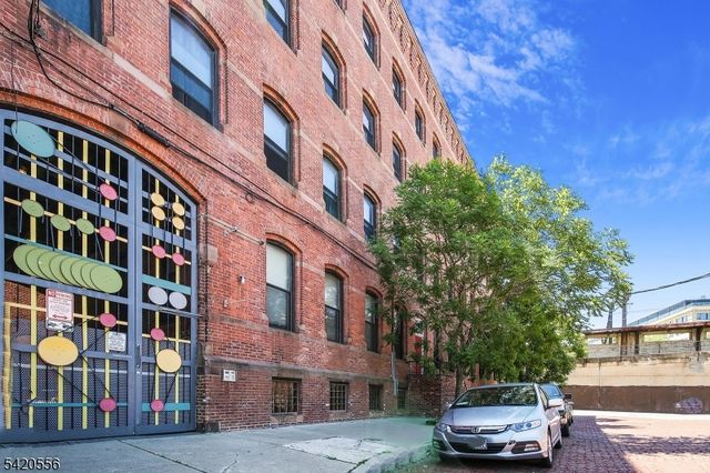 61 New Jersey Railroad Ave 13, Newark City, NJ 07105