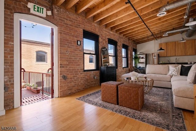 61 New Jersey Railroad Ave 13, Newark City, NJ 07105