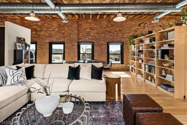 61 New Jersey Railroad Ave 13, Newark City, NJ 07105