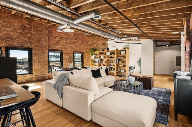 61 New Jersey Railroad Ave 13, Newark City, NJ 07105