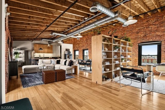 61 New Jersey Railroad Ave 13, Newark City, NJ 07105