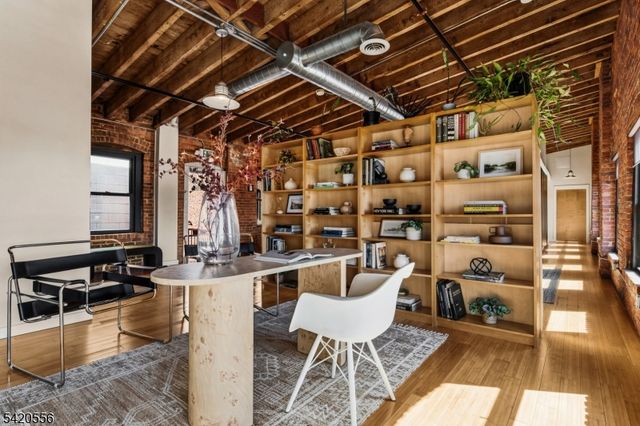 61 New Jersey Railroad Ave 13, Newark City, NJ 07105