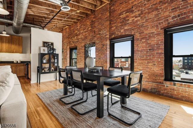 61 New Jersey Railroad Ave 13, Newark City, NJ 07105