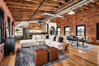 61 New Jersey Railroad Ave 13, Newark City, NJ 07105