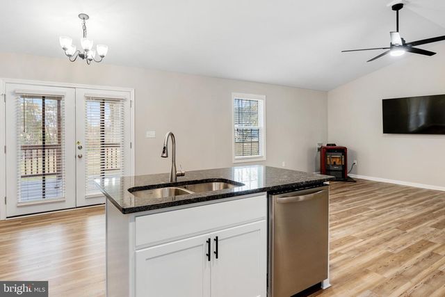 420 ROLAND, Woodstock, VA 22664