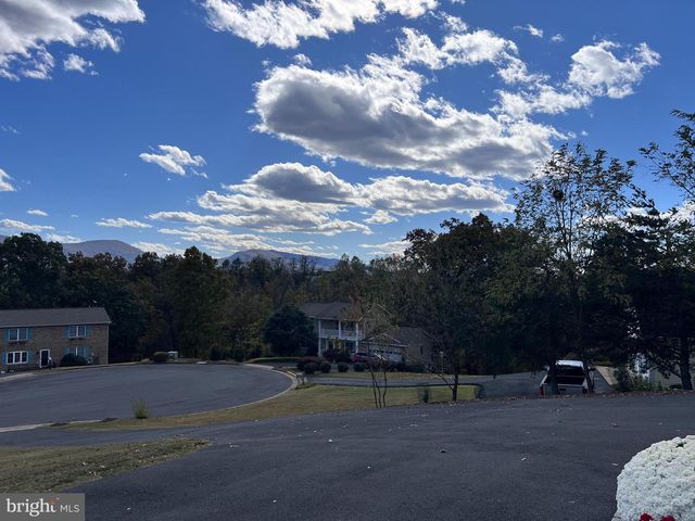 420 ROLAND, Woodstock, VA 22664