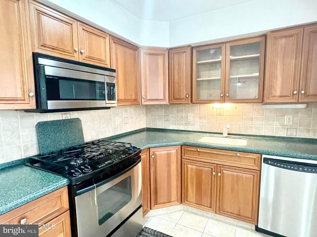 21 EVERGREEN DR, East Windsor, NJ 08520