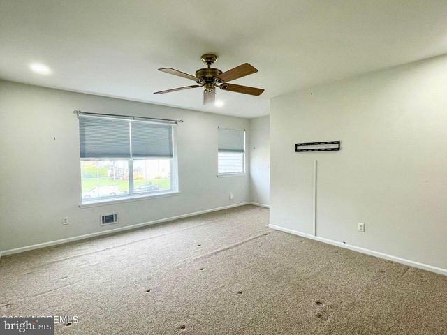 21 EVERGREEN DR, East Windsor, NJ 08520