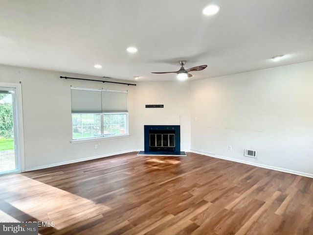 21 EVERGREEN DR, East Windsor, NJ 08520