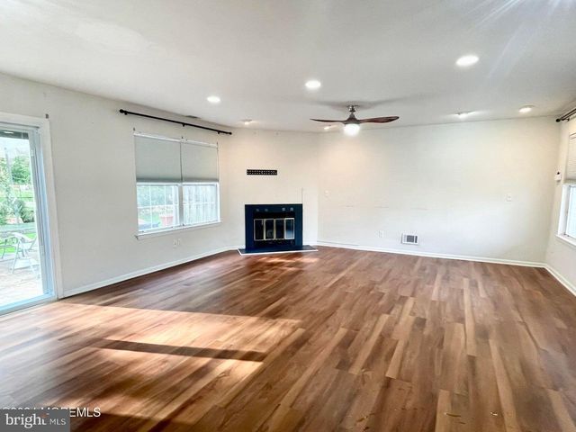21 EVERGREEN DR, East Windsor, NJ 08520