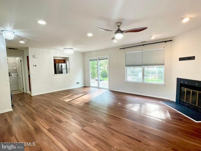 21 EVERGREEN DR, East Windsor, NJ 08520
