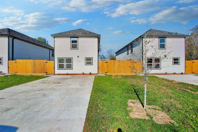 8639 Sunderland Road, Houston, TX 77028