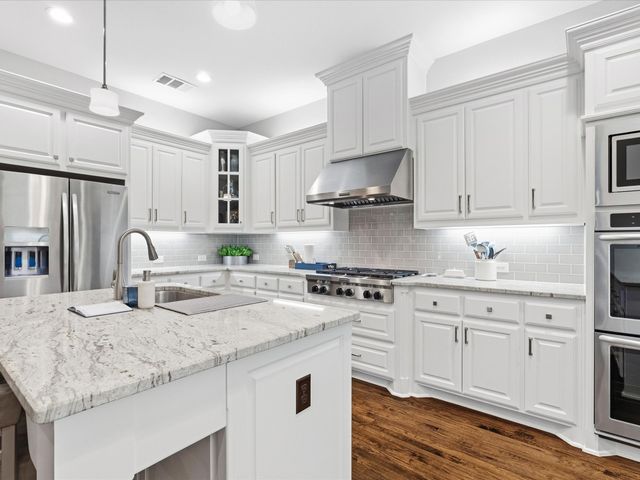630 The Lakes Boulevard, Lewisville, TX 75056