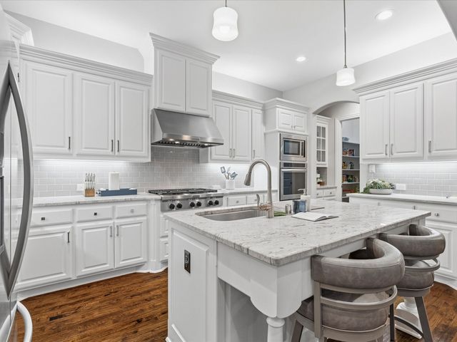 630 The Lakes Boulevard, Lewisville, TX 75056