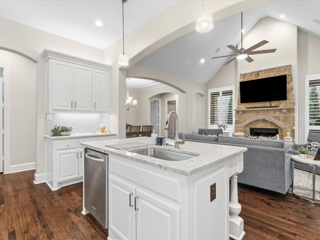 630 The Lakes Boulevard, Lewisville, TX 75056