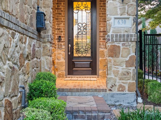 630 The Lakes Boulevard, Lewisville, TX 75056