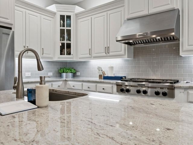 630 The Lakes Boulevard, Lewisville, TX 75056