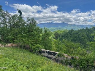 908 E End Court, Gatlinburg, TN 37738