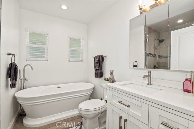 7827 La Salle, Los Angeles, CA 90047