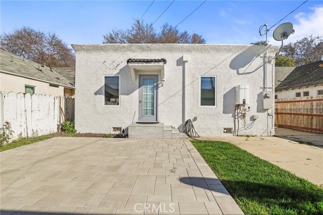 7827 La Salle, Los Angeles, CA 90047