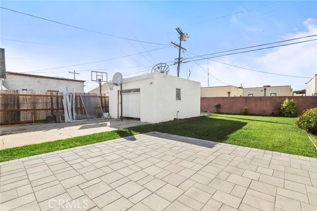 7827 La Salle, Los Angeles, CA 90047