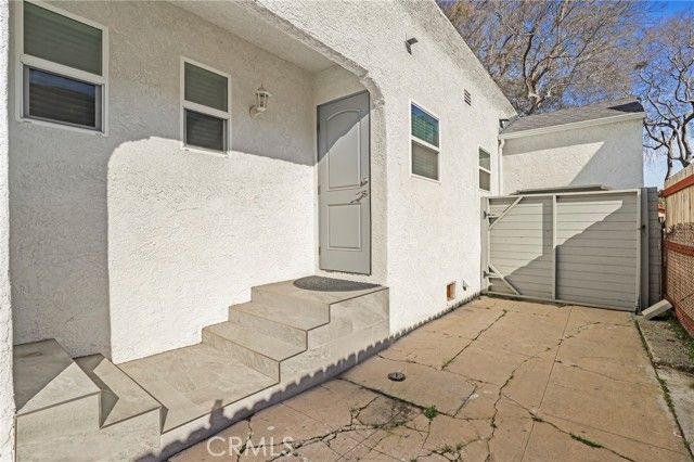 7827 La Salle, Los Angeles, CA 90047
