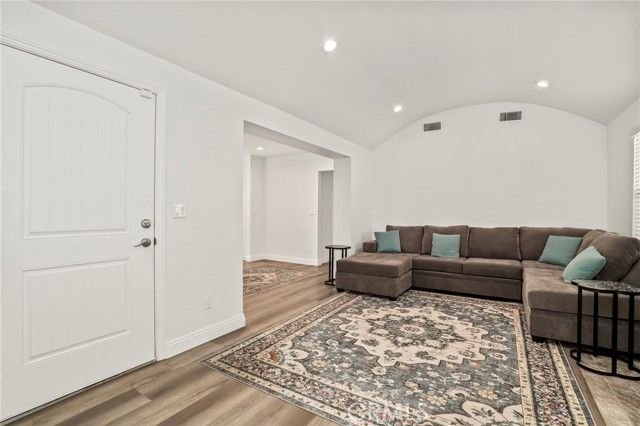 7827 La Salle, Los Angeles, CA 90047