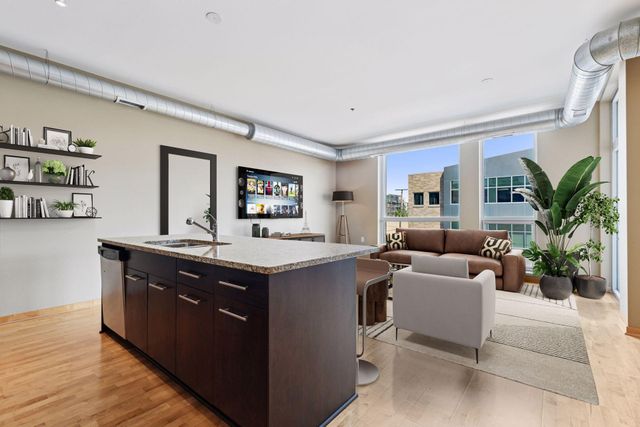 1211 Lagoon Avenue 302, Minneapolis, MN 55408