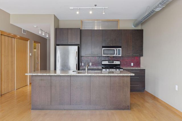 1211 Lagoon Avenue 302, Minneapolis, MN 55408