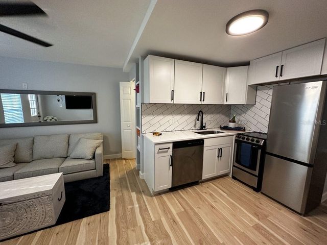 121 18TH AVENUE N, St Petersburg, FL 33704